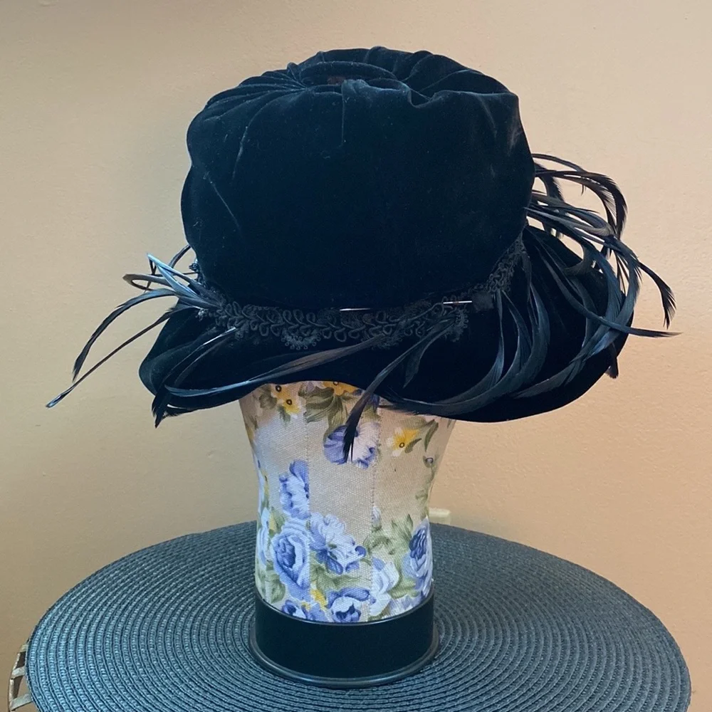 VTG 60’s CHRISTIAN DIOR Black Velvet Feather Hat